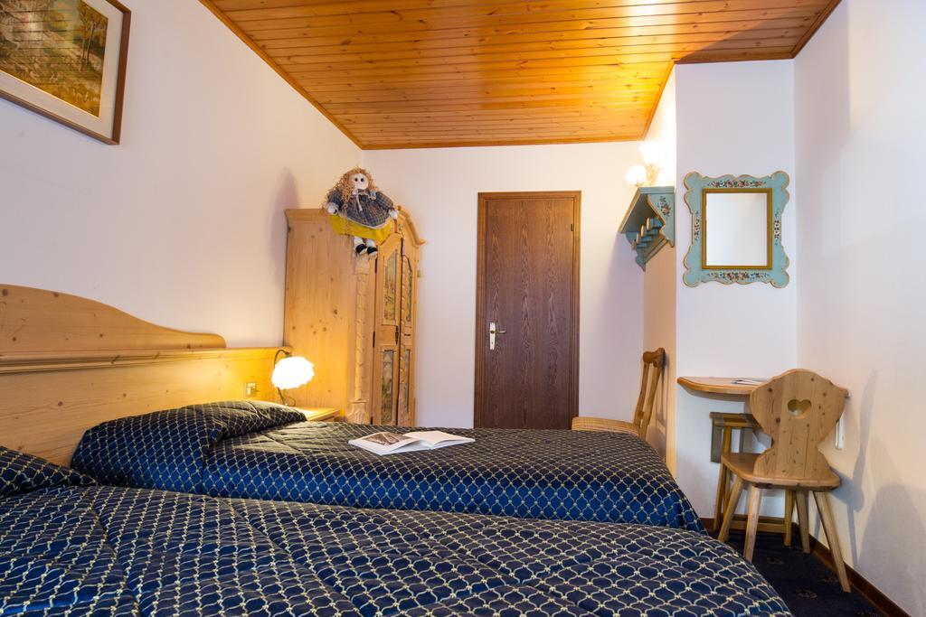 Villa Elena B&B Hotel San Martino Di Castrozza Exterior photo