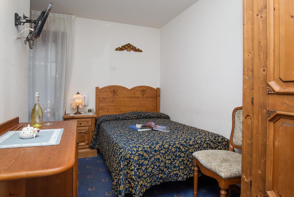 Villa Elena B&B Hotel San Martino Di Castrozza Exterior photo