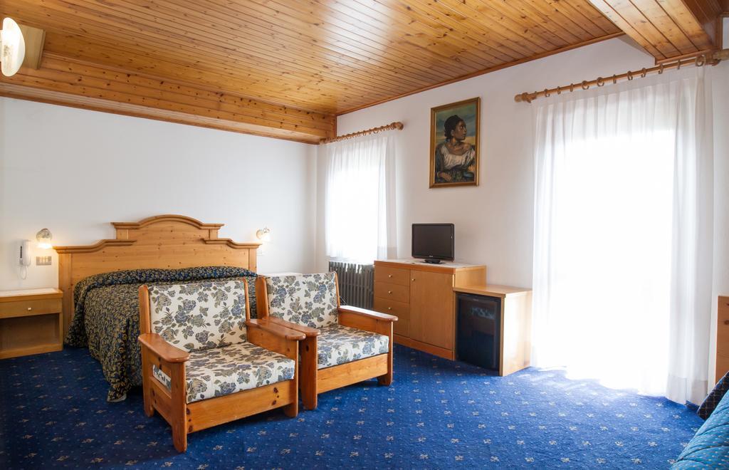Villa Elena B&B Hotel San Martino Di Castrozza Exterior photo